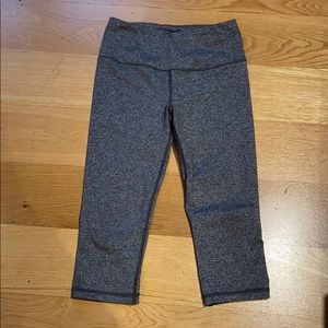 Victoria Secret knockout crop leggings. Size xs